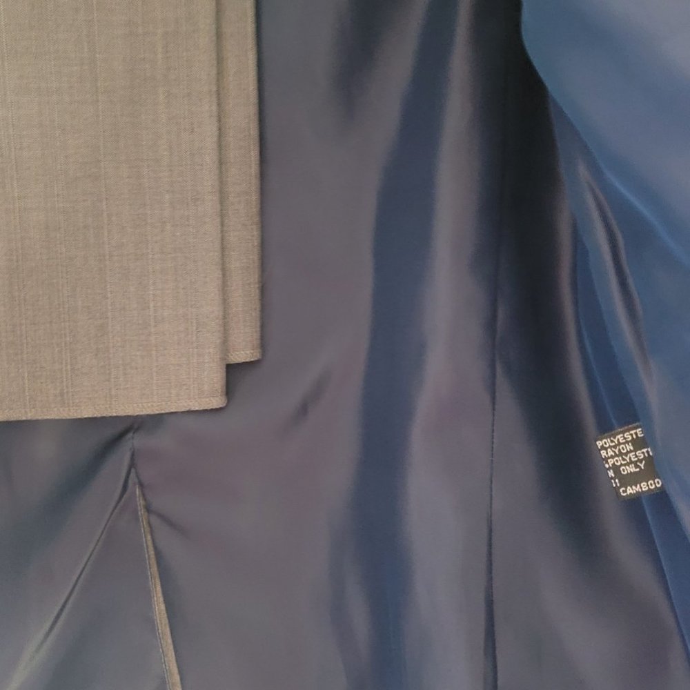 Charcoal Gray Men's tailored suit NWOT - Picture 12 of 12
